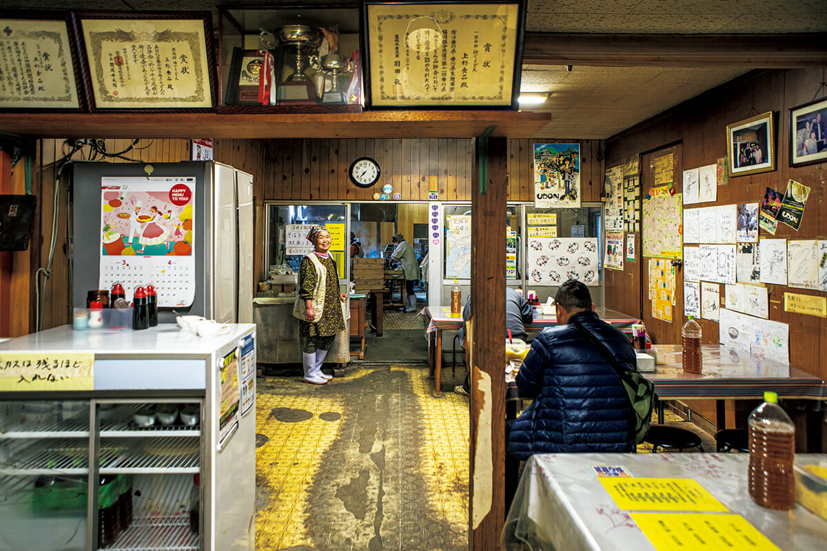 香川県の上杉食品の内観