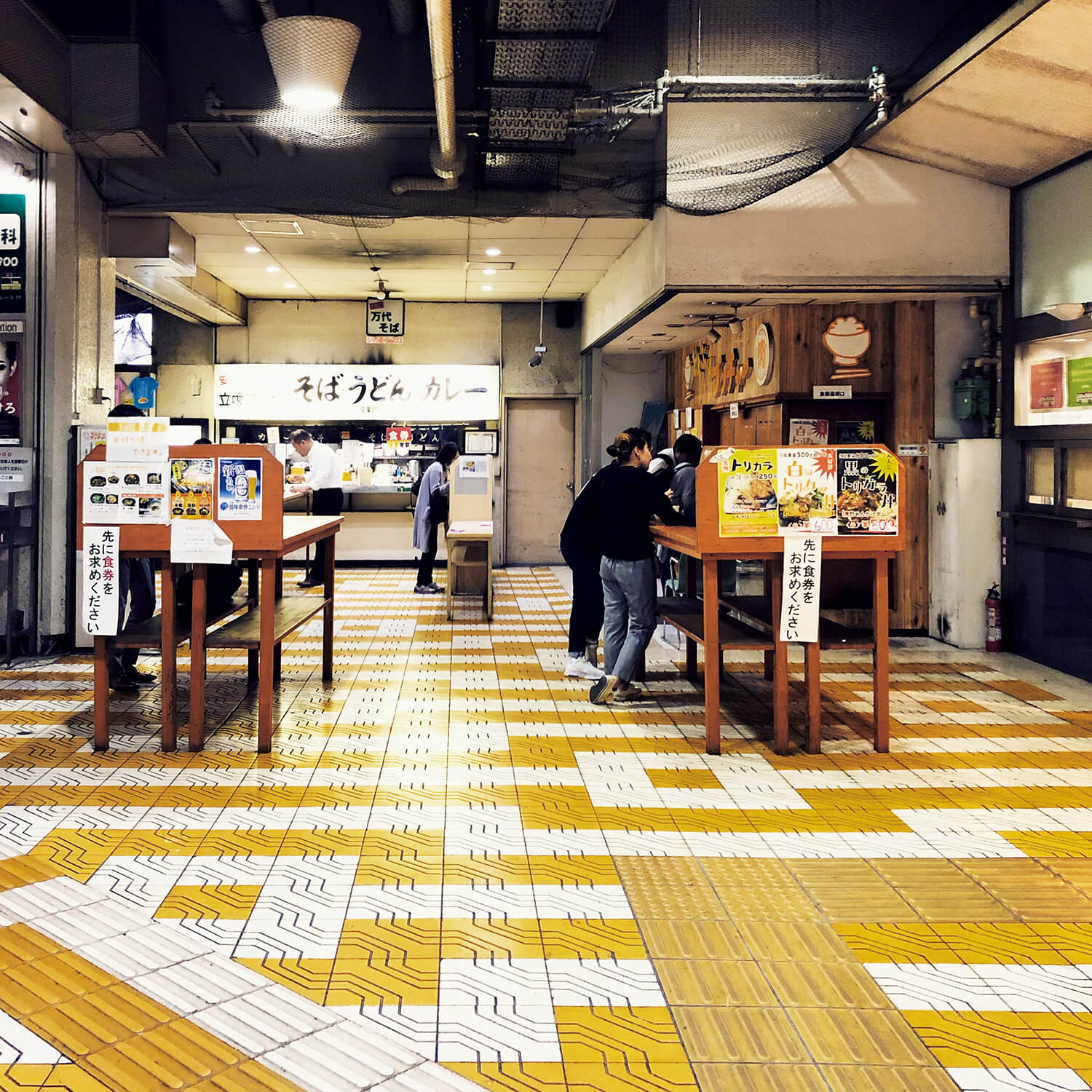 新潟 立食い蕎麦の店〈名物 万代そば〉