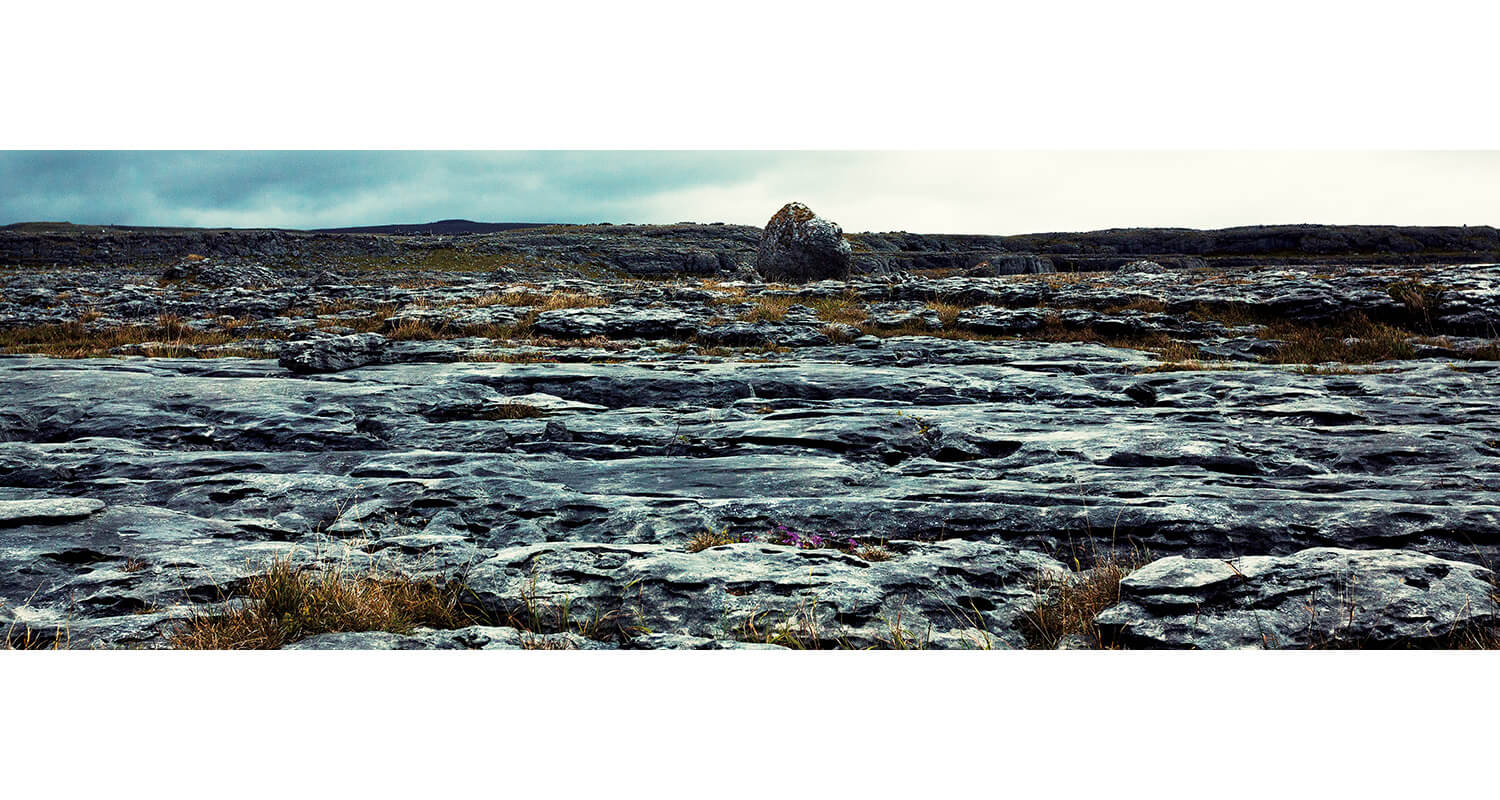 氷河が石灰岩を削り生み出したカルスト地形バレン