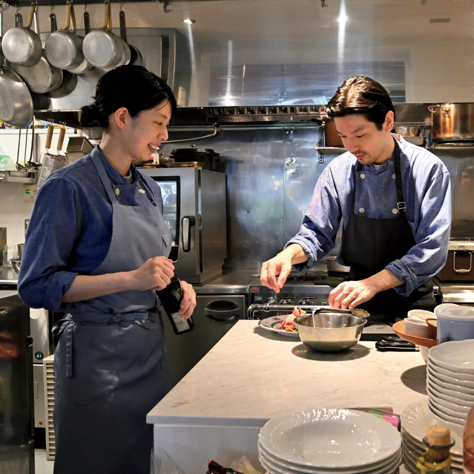 飯田橋〈Qkurt〉角田直也さん（右）とパンとドルチェ担当の菜美子さん。