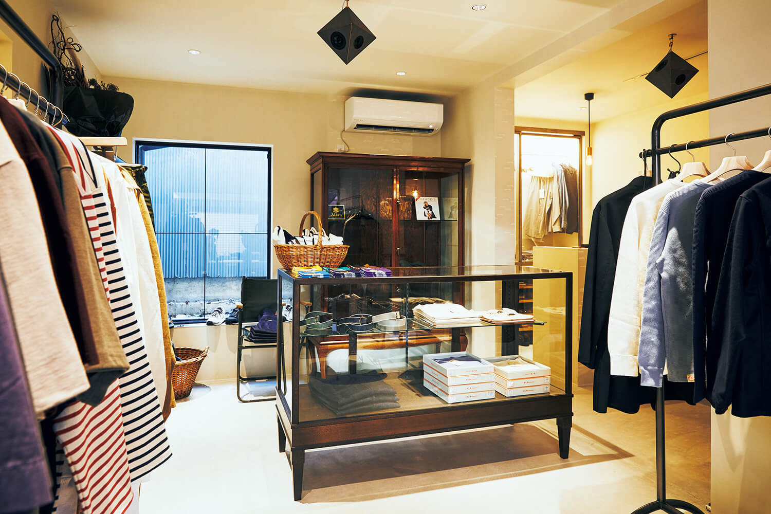 奈良〈ラッセンブル〉店内