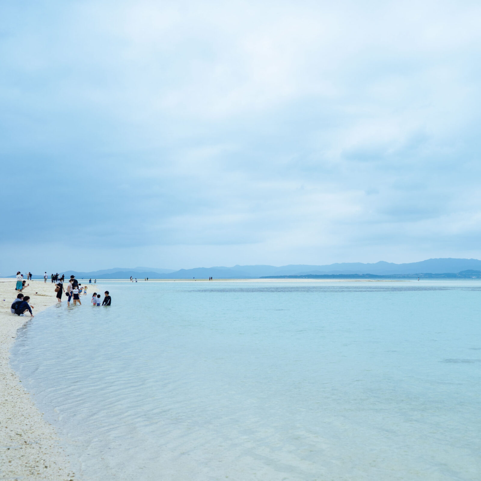 西表島、小浜島、黒島などを望められる、遠浅のコンドイ浜。