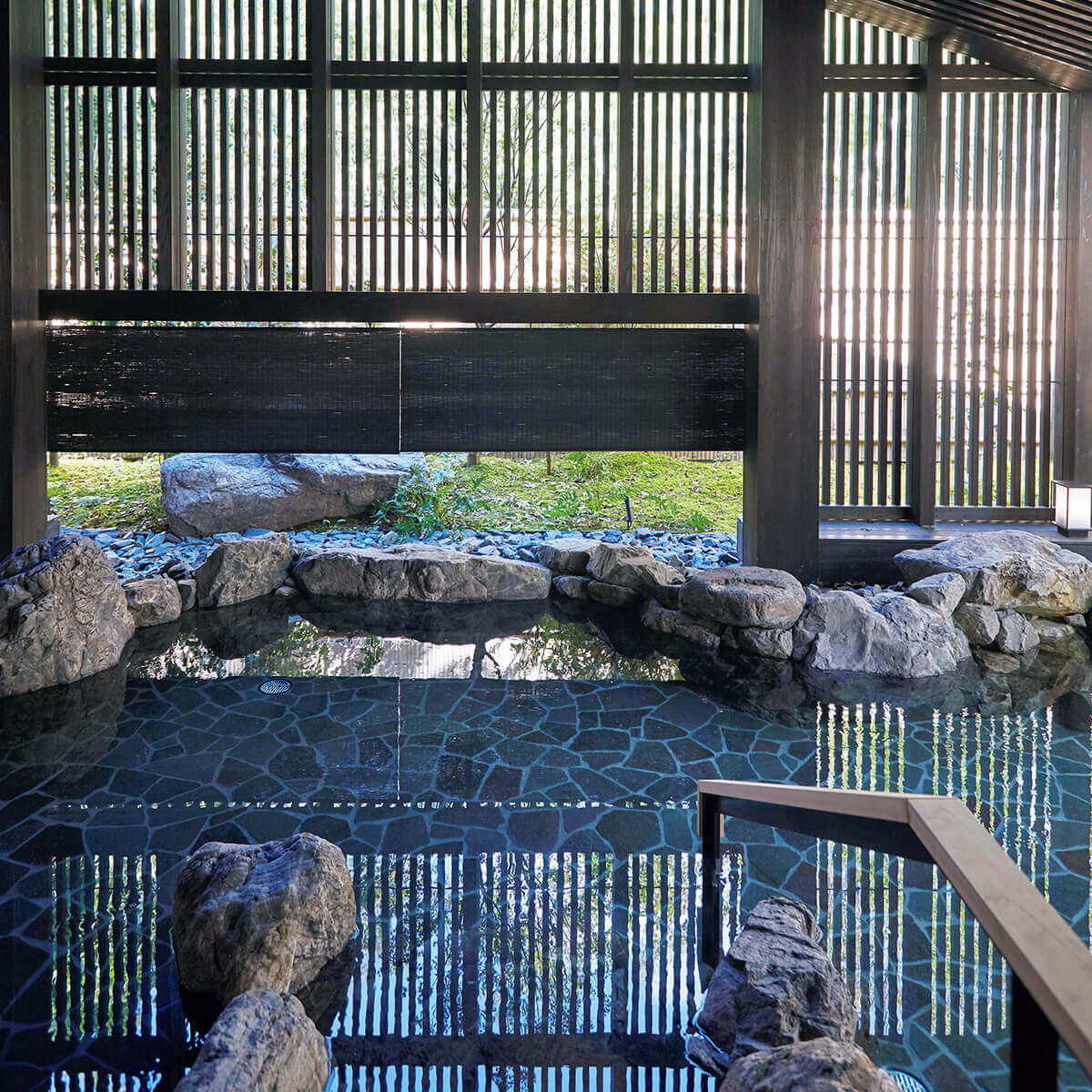 〈アマン京都〉スパ棟の露天風呂
