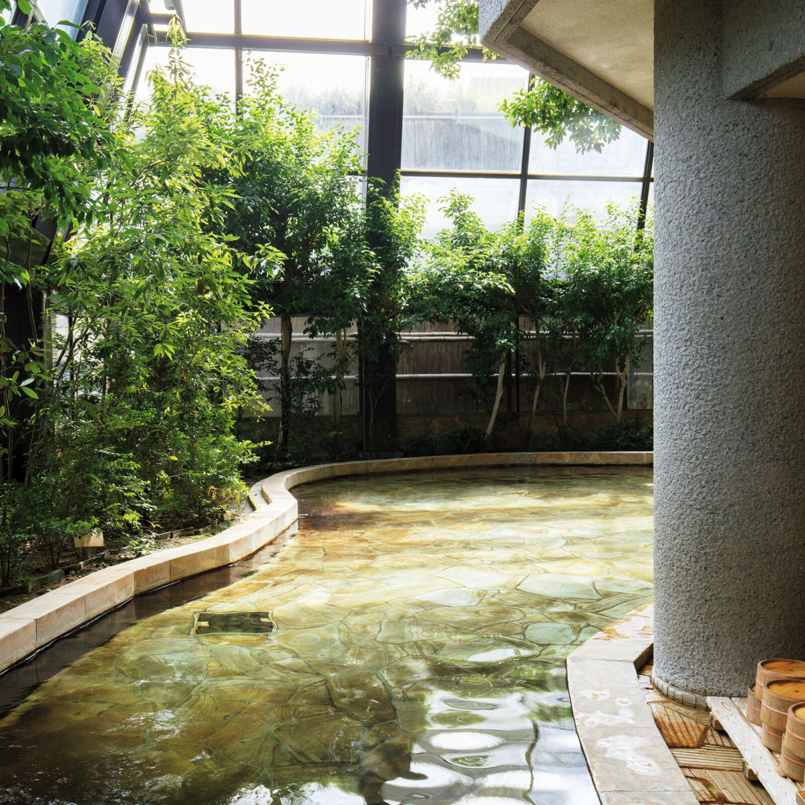 「四季の湯」の男湯。