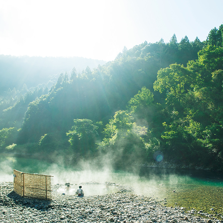 熊野本宮温泉郷の一つ、川湯温泉