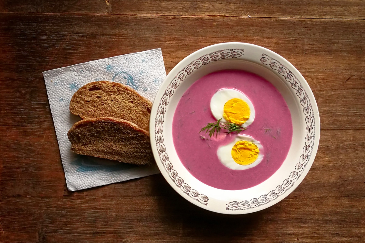 イスクラ『ノスタルジア食堂』ビーツの冷製スープ