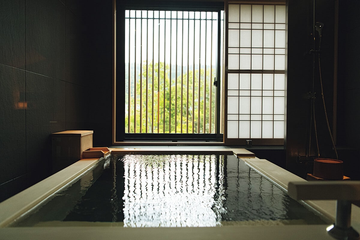 〈ふふ 京都〉ヒノキの温泉