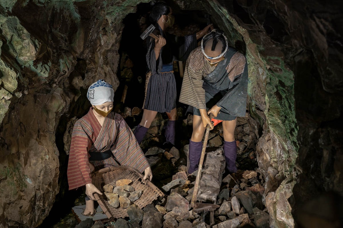 「土肥金山」電動人形