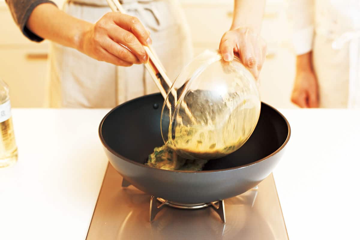 豆苗の卵焼き／調理の様子