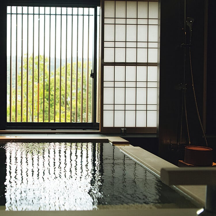 〈ふふ 京都〉ヒノキの温泉