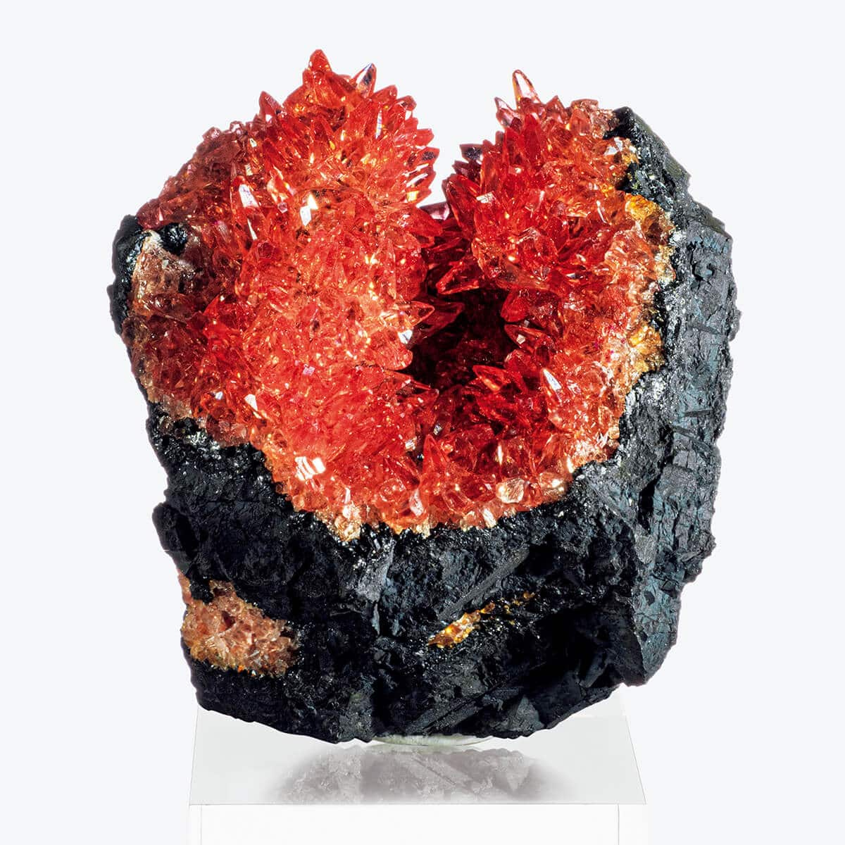 珍奇鉱物図鑑「ロードクロサイト」5種を紹介。産地ごとに結晶の形状が 