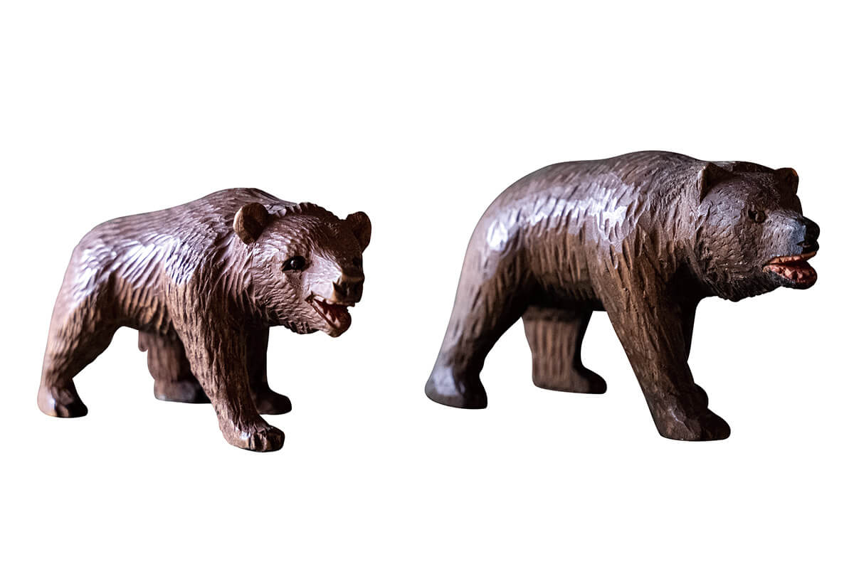 北海道〈八雲町木彫り熊資料館〉木彫り熊