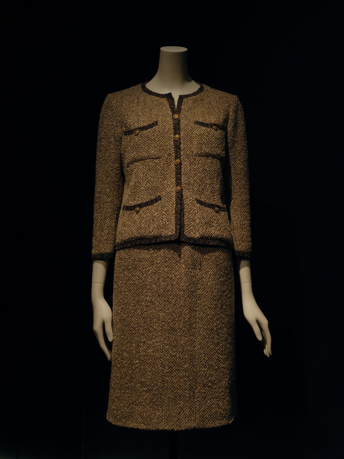 「テーラードのジャケットとスカート」（1958-1959年秋冬）