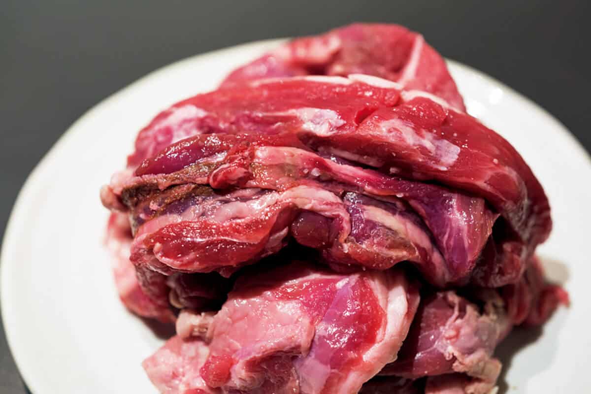 東京〈羊SUNRISE〉カレーに使用するラム肉