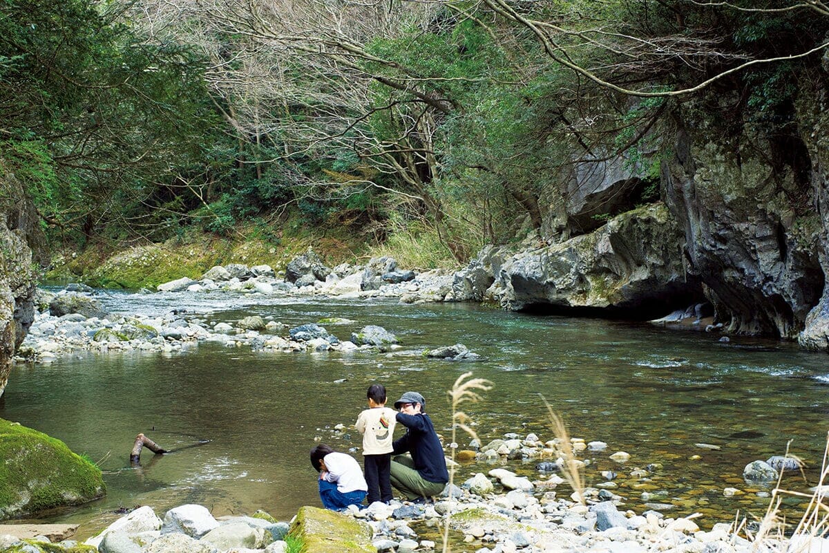鬼清水が湧出する河原