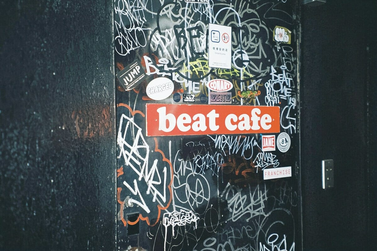 東京〈beat cafe〉入口