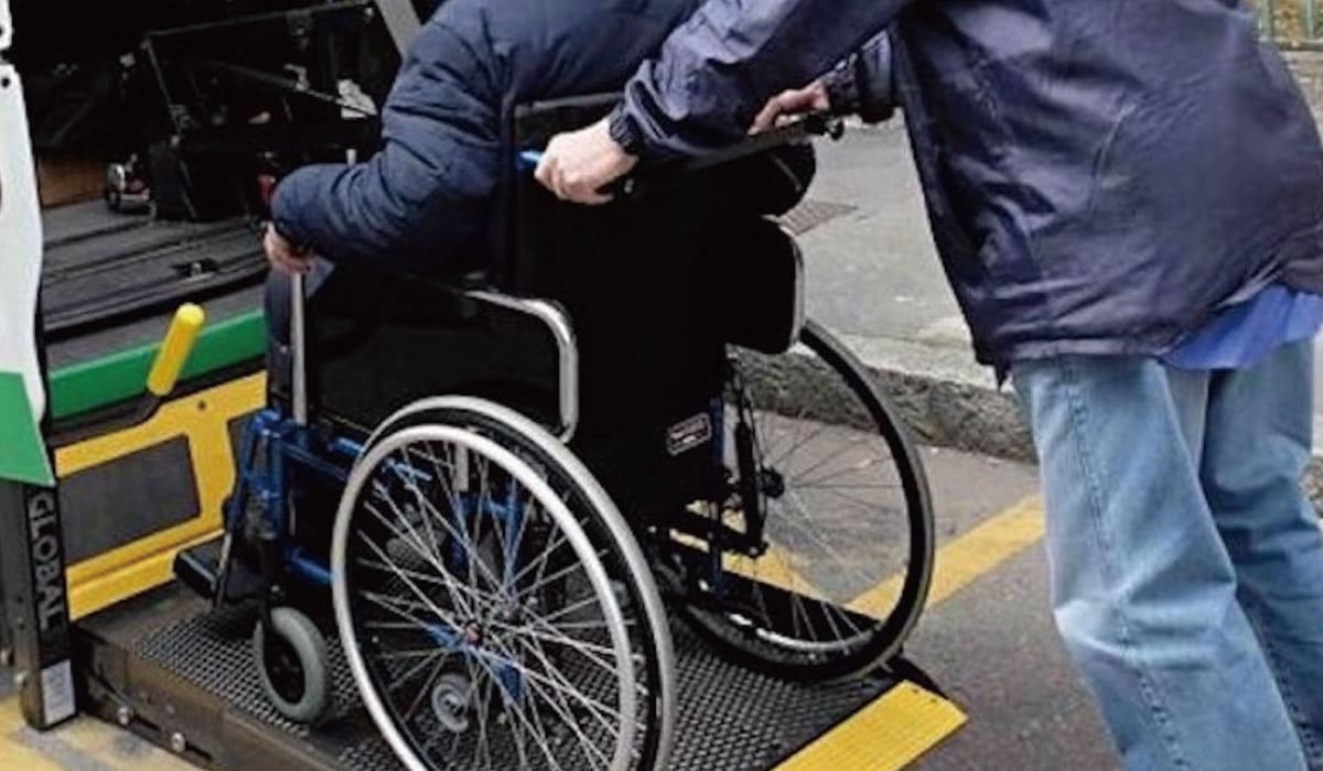 視覚障害者の通学に必要な送迎車