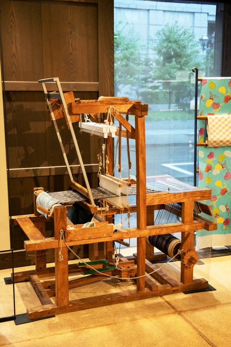 大島紬のはた織り機