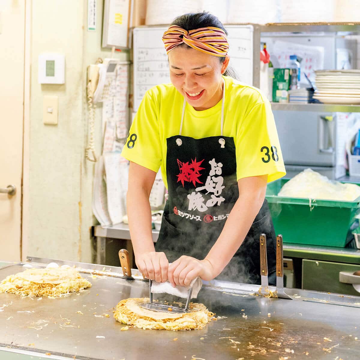広島〈お好み焼 三八〉の久保さん