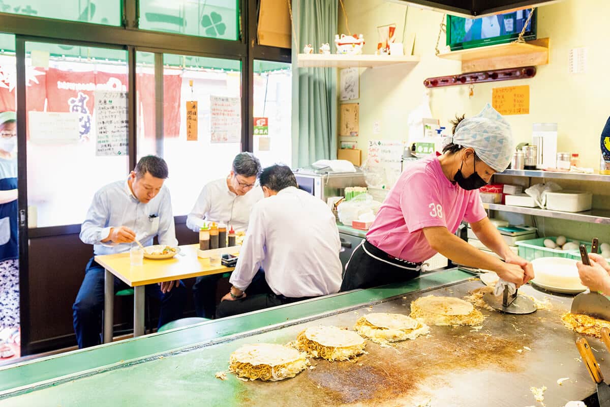 広島〈お好み焼 三八〉店内
