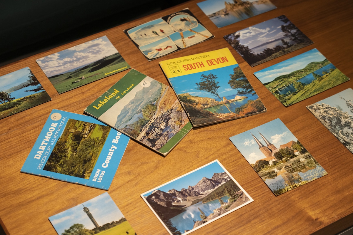 風景写真のカードやトラベルガイド