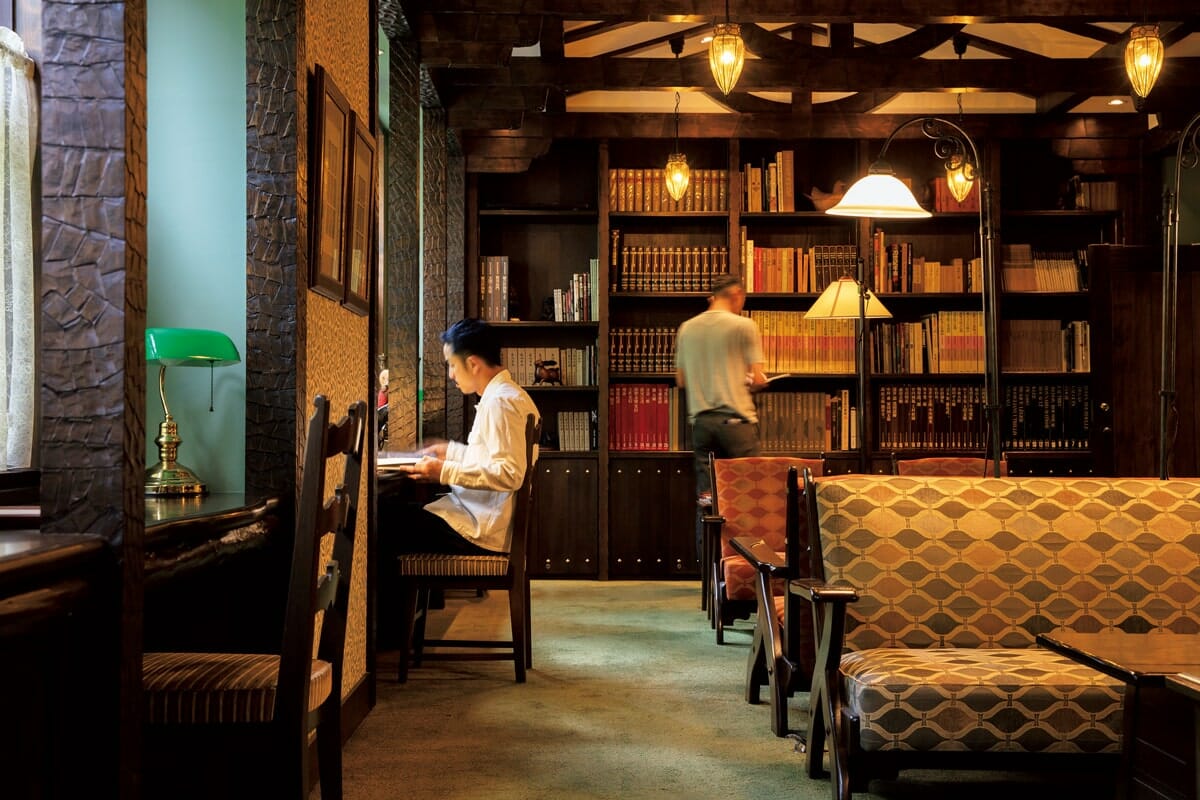 〈雲仙観光ホテル〉図書館