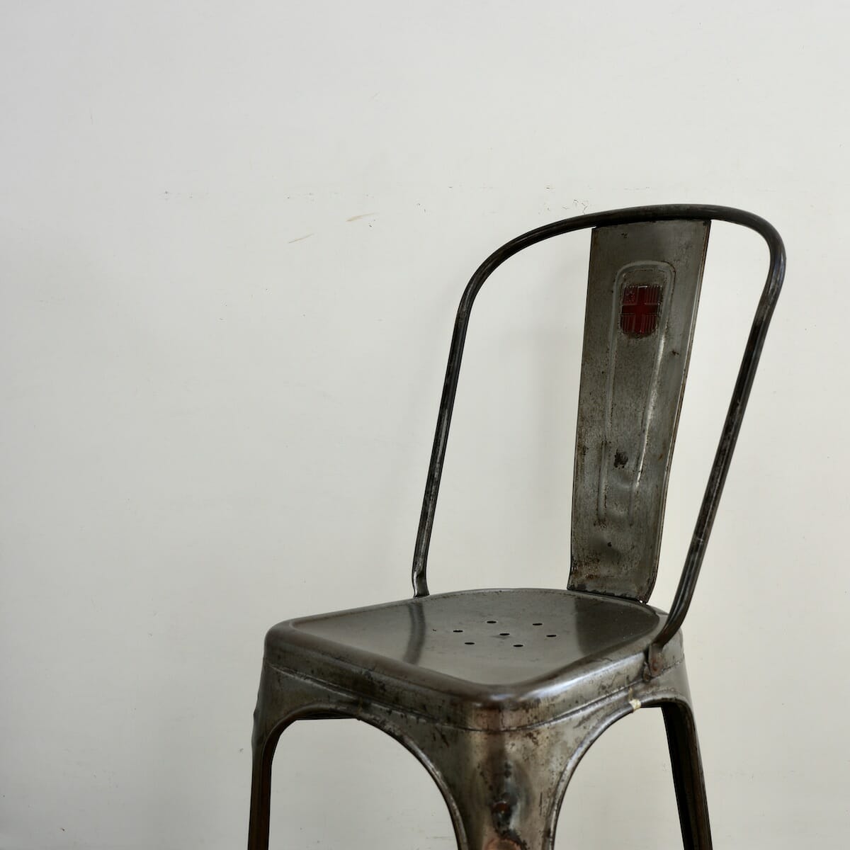 〈TOLIX〉の椅子