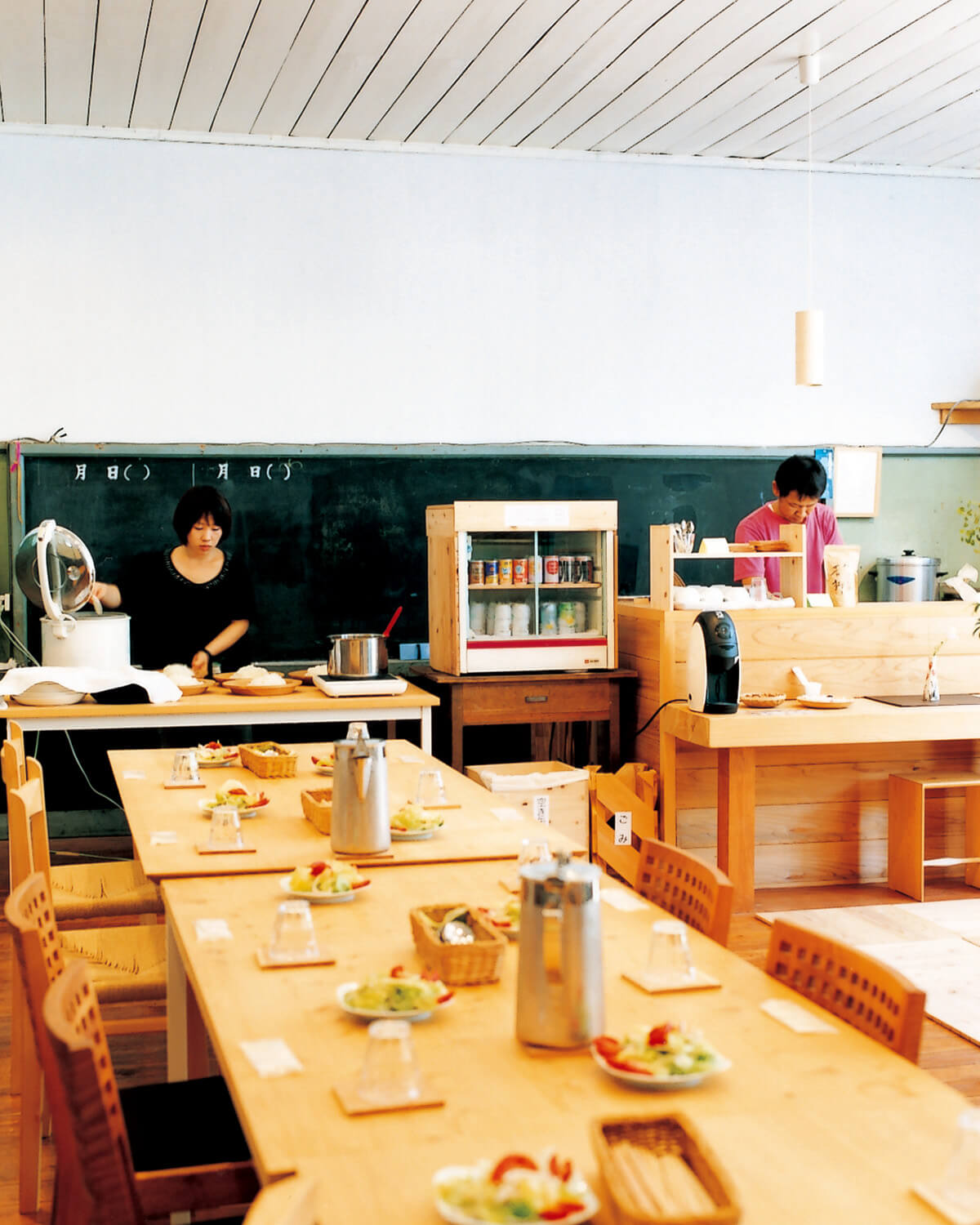 岡山〈西粟倉・森の学校〉元職員室のカフェ