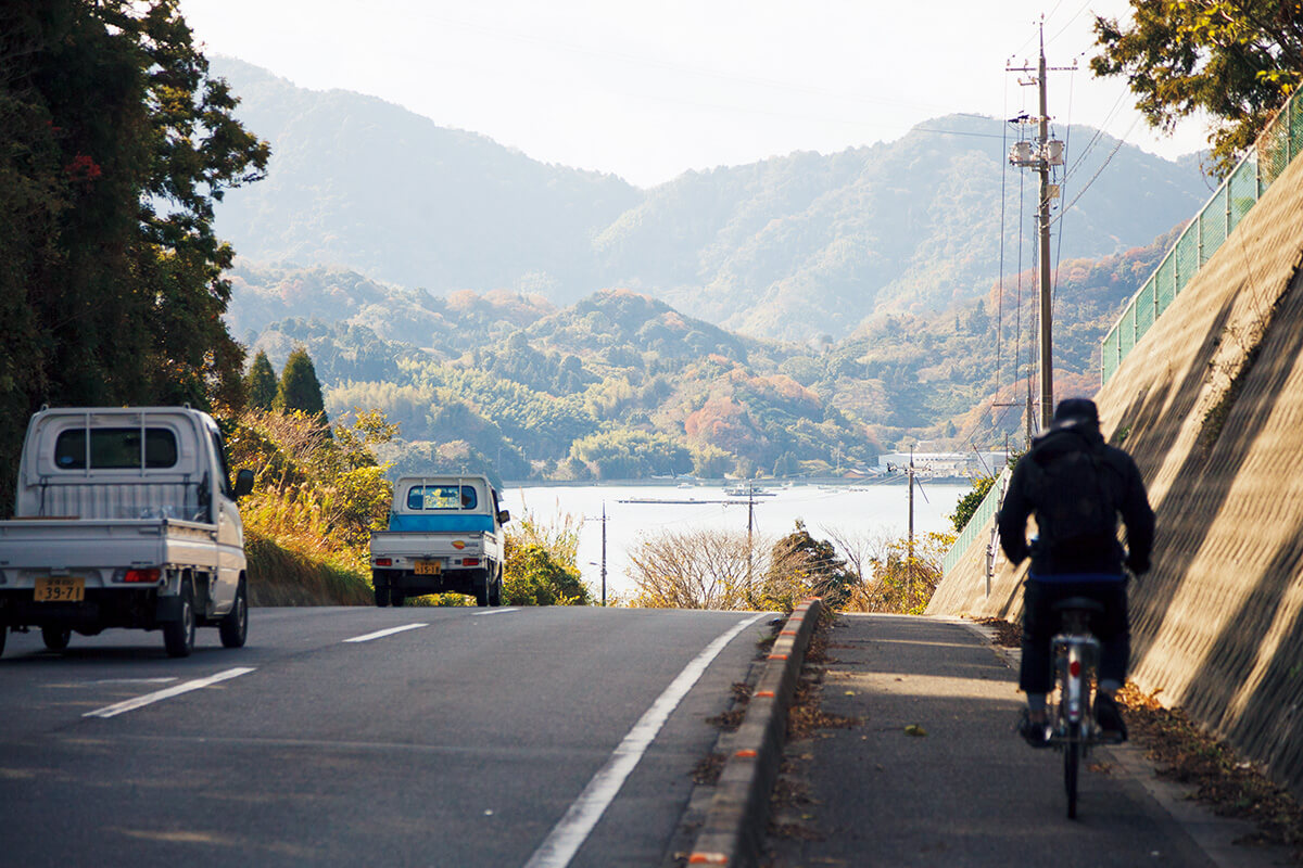 大三島を自転車で入る様子