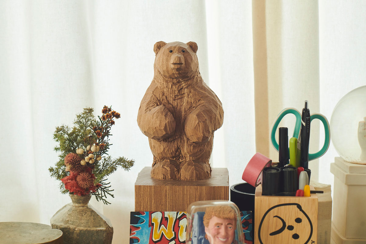 高野夕輝さん作の木彫りの熊