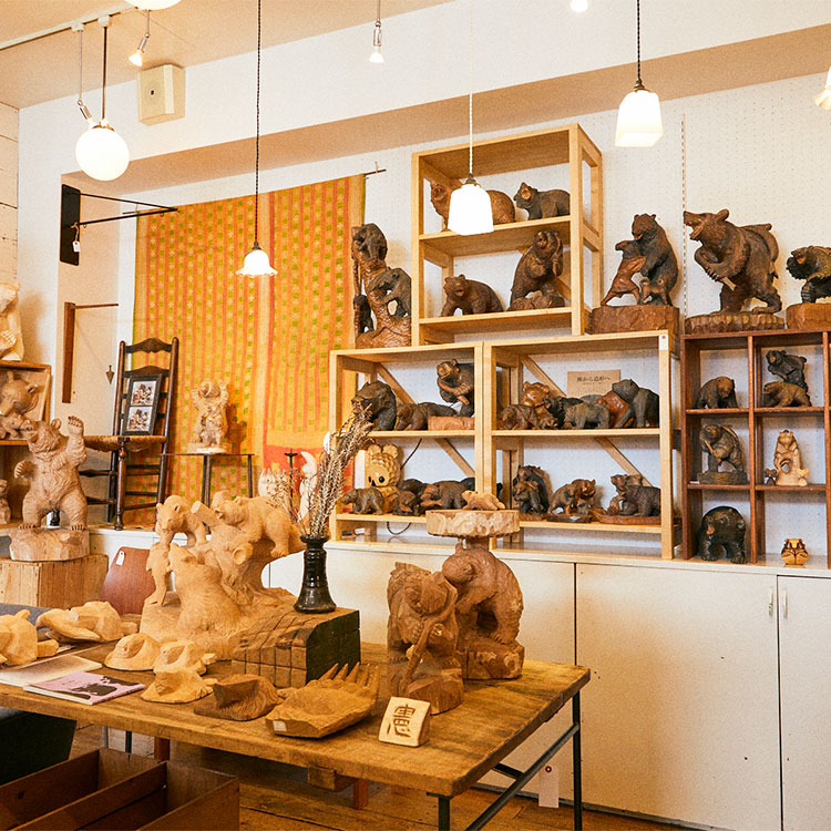 木彫り熊が買える黒磯の「ROOMS」_店内
