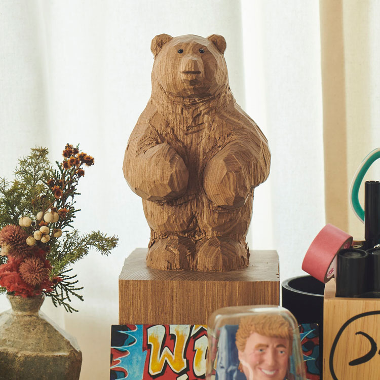 高野夕樹さん作の木彫りの熊