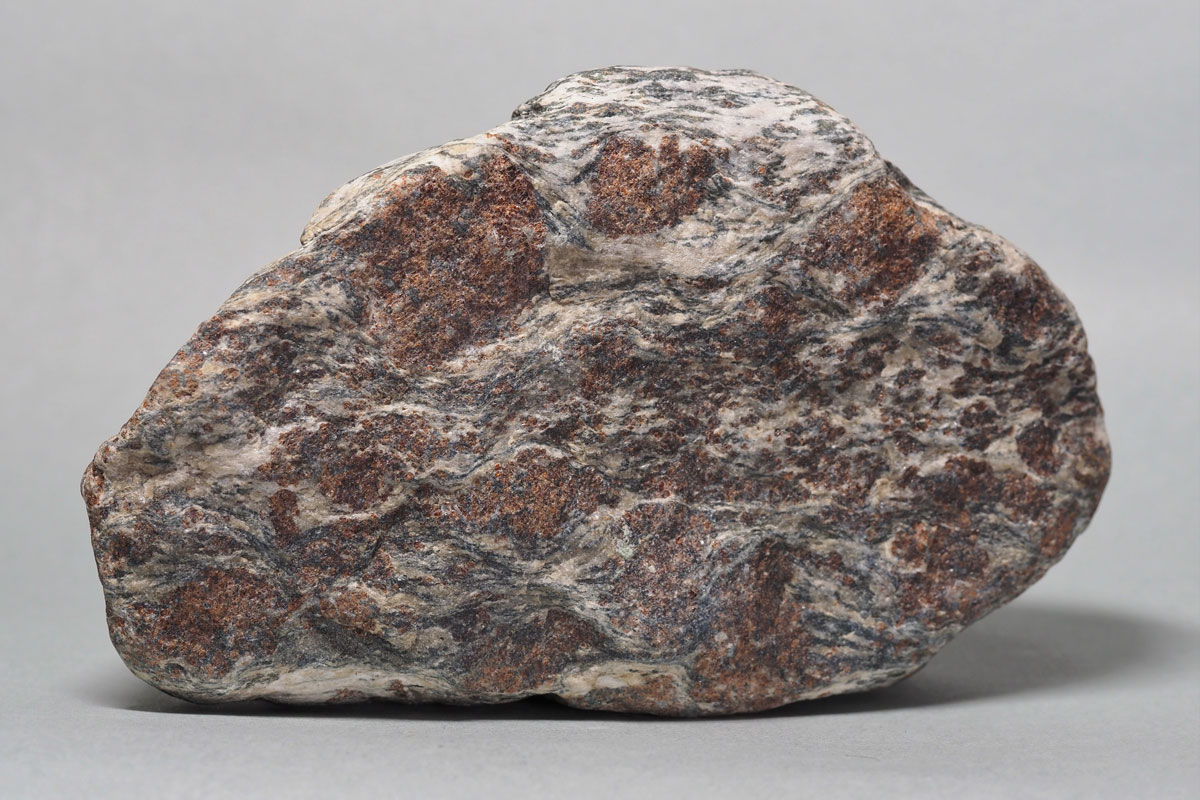 東赤石山のザクロ石片麻岩