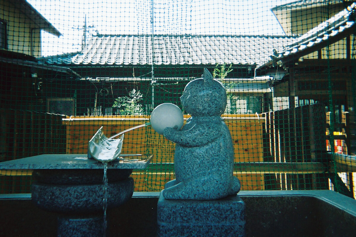 杉並区〈白山神社〉手水舎の石像