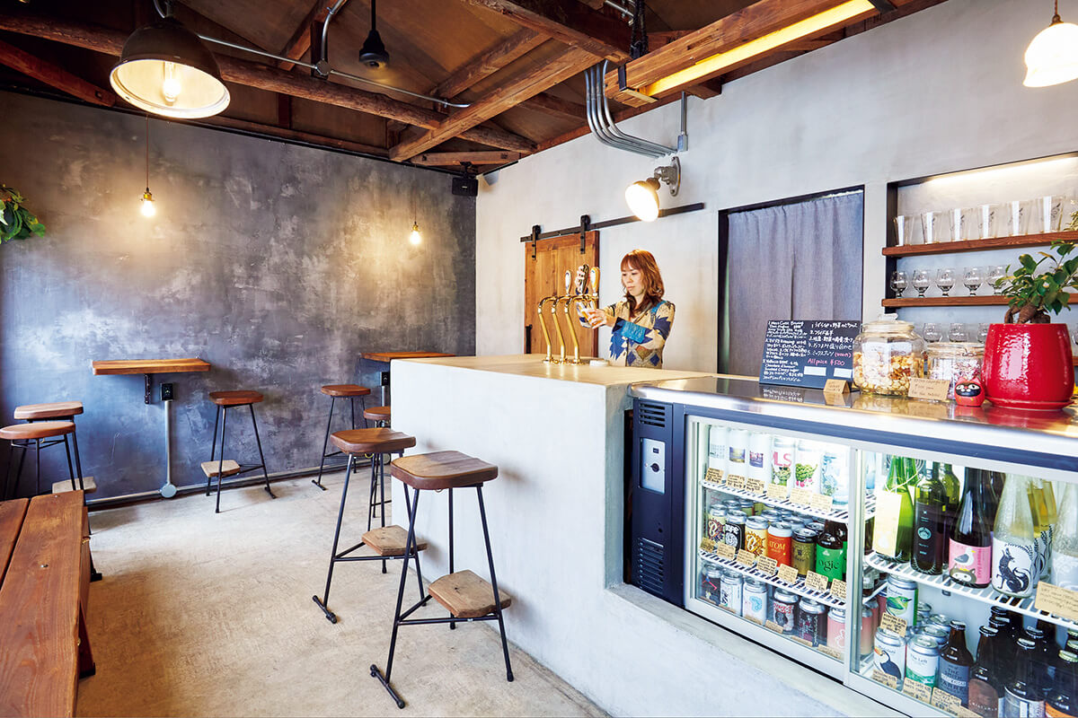 葉山〈tad bottle & bar〉店内